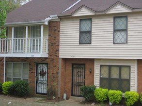 Meadowlark Townhomes in Memphis, TN - Building Photo - Building Photo