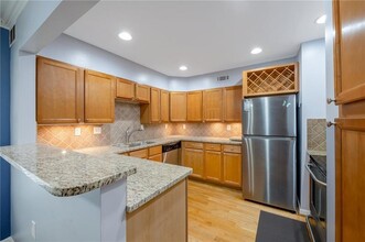 54 La Rue Pl NW in Atlanta, GA - Foto de edificio - Building Photo