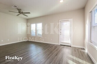 434 S Centro Cir in Shenandoah, TX - Foto de edificio - Building Photo