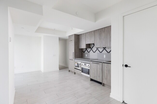 5 Lakeview Ave in Toronto, ON - Building Photo - Building Photo