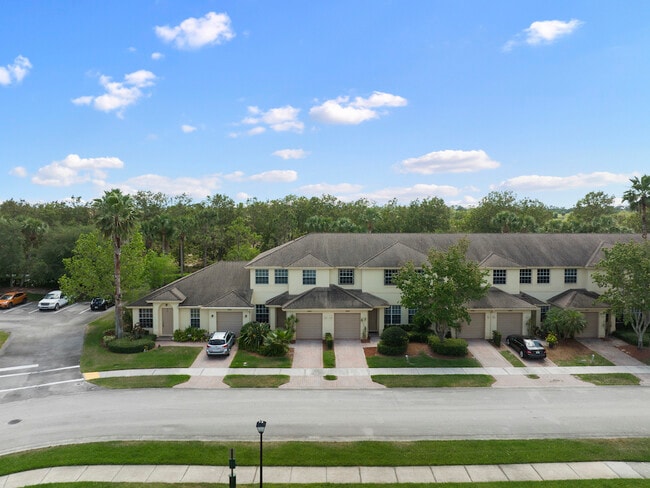 9945 E Villa Cir in Vero Beach, FL - Foto de edificio - Building Photo