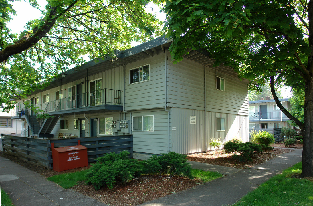 769-795 W 5th in Eugene, OR - Building Photo