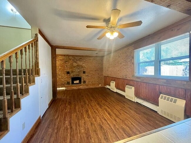 209 N Roosevelt Ave