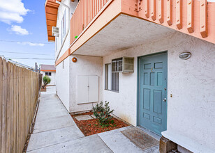 419 W 4th Ave in Escondido, CA - Building Photo - Building Photo