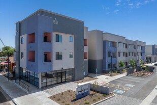 Apache Rock Apartments in Tempe, AZ - Building Photo