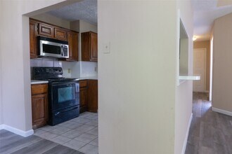 8643 Causeway Dr in Houston, TX - Building Photo - Building Photo
