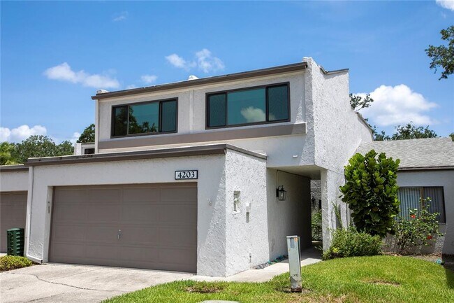 4203 Fairway Run in Tampa, FL - Building Photo - Building Photo