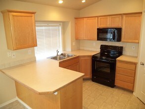 879 S New Summer Ave in Kuna, ID - Building Photo - Building Photo