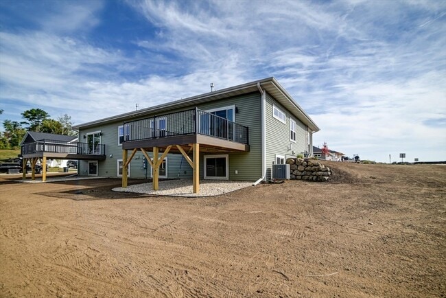 2949 Blue Grass Dr in Stoughton, WI - Building Photo - Building Photo