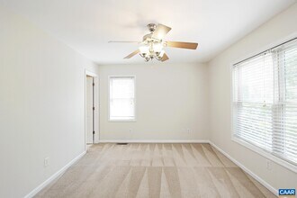 164 OLD FIFTH Cir in Charlottesville, VA - Foto de edificio - Building Photo