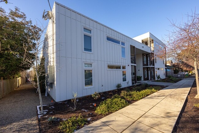 02M - Eden Park - 4647 SE 40th in Portland, OR - Building Photo - Building Photo