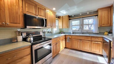 1371 U.S. Rte 1 in York, ME - Building Photo - Building Photo