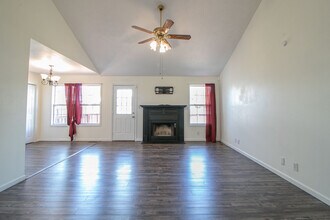 1325 Meredith Way in Clarksville, TN - Building Photo - Building Photo