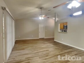 8256 Creek Hollow Ct in Jacksonville, FL - Foto de edificio - Building Photo