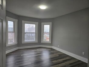123 Walnut St, Unit 4L in Holyoke, MA - Building Photo - Building Photo