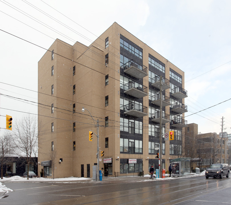 833 King St W in Toronto, ON - Building Photo