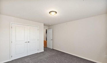 8292 Heywood Cir in Sterling Heights, MI - Building Photo - Building Photo