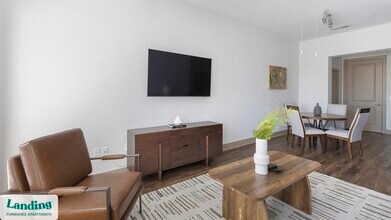 5005 Galleria Dr in Farmers Branch, TX - Foto de edificio - Building Photo