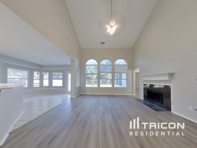 5533 Lawnsberry Dr in Fort Worth, TX - Building Photo - Building Photo