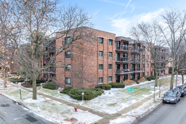 Drake Manor Of Skokie Condo in Evanston, IL - Building Photo - Building Photo