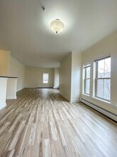 12 Humphreys Pl, Unit 8 in Boston, MA - Foto de edificio - Building Photo