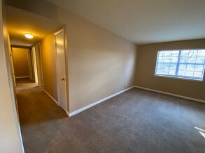 Hillside Apartments in Bowling Green, KY - Building Photo - Interior Photo