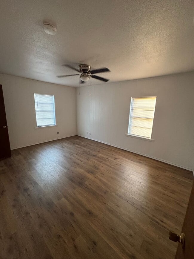 1209 Martin Luther King Ave in Mount Pleasant, TX - Building Photo - Building Photo