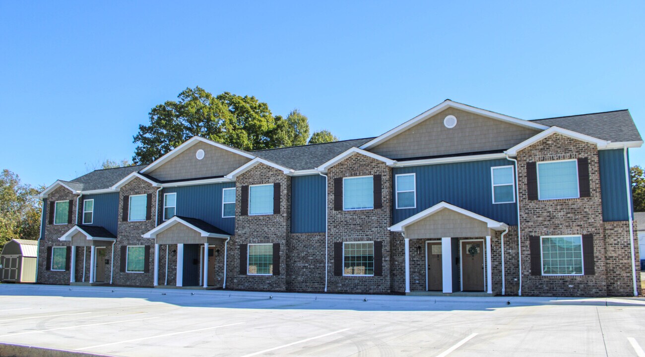 805 E Main St in Maiden, NC - Building Photo