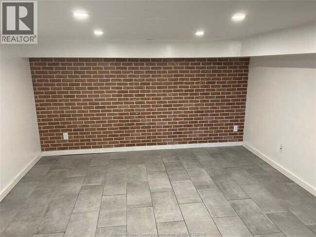 1677 Betts Ave in Windsor, ON - Building Photo - Building Photo