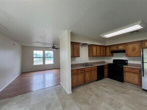107 E Moerbe in Thorndale, TX - Building Photo - Building Photo