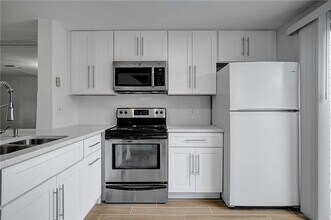 117 SW 3rd St in Pompano Beach, FL - Building Photo - Building Photo