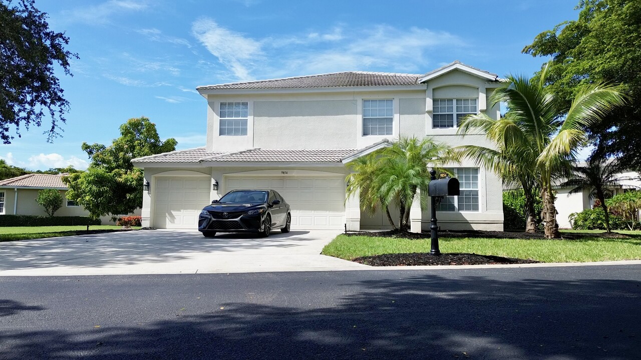 9854 Colonial Walk S in Estero, FL - Building Photo