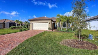 7675 Summerland Cove in Lakewood Ranch, FL - Building Photo