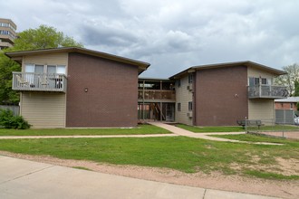 Maple Tree Apartments in Denver, CO - Building Photo - Building Photo