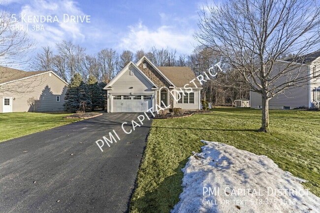5 Kendra Dr in Clifton Park, NY - Building Photo - Building Photo