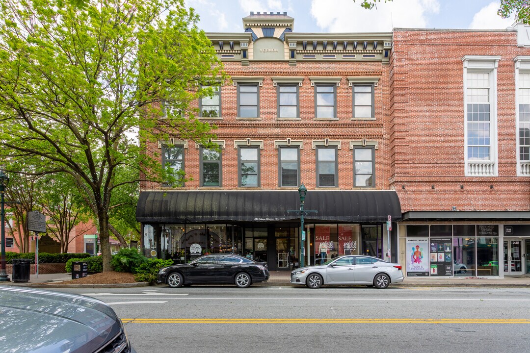 236 S Elm St, Unit Apt. D in Greensboro, NC - Foto de edificio