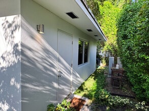 400 NE 110th Ter, Unit A in Miami, FL - Foto de edificio - Building Photo