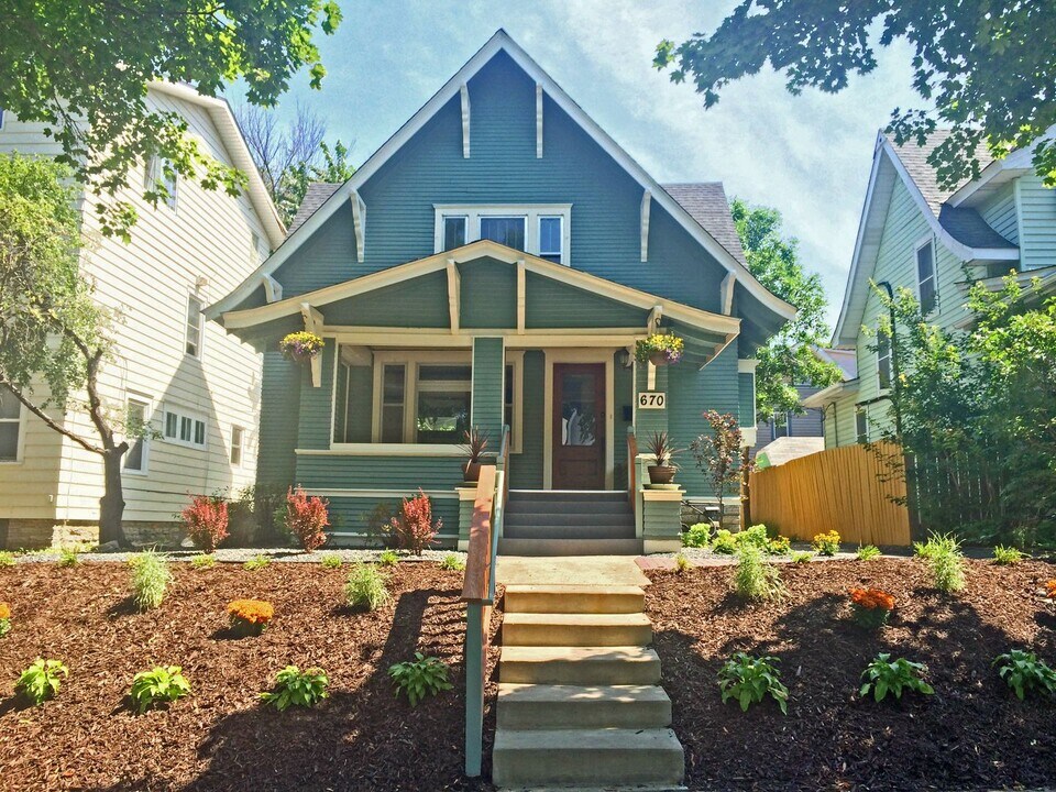 670 Ottawa Ave in St. Paul, MN - Building Photo