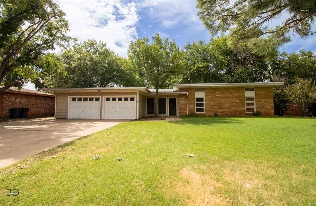 4304 Wynnwood Dr in Wichita Falls, TX - Building Photo