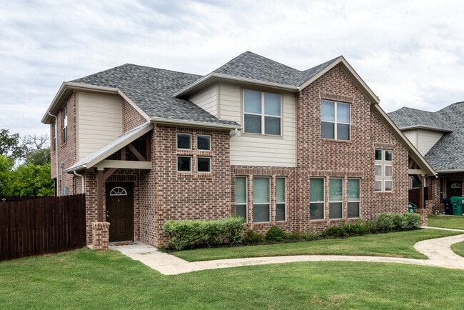 property at 2307 N Elm St