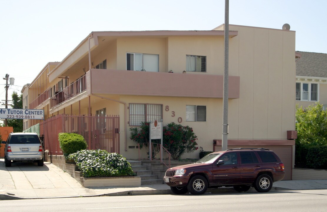 830 Crenshaw Blvd in Los Angeles, CA - Building Photo