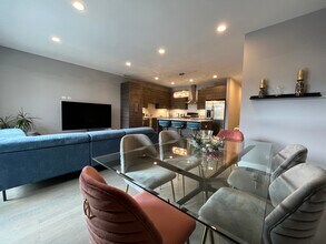2054 W Chicago Ave in Chicago, IL - Building Photo - Building Photo