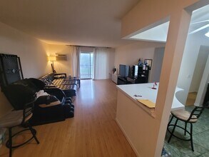 2214 S Goebbert Rd, Unit Unit 275 in Arlington Heights, IL - Building Photo - Building Photo