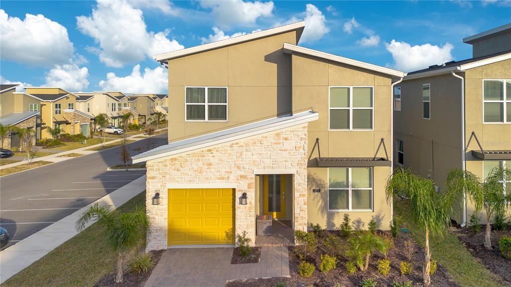571 Drop Shot Dr in Davenport, FL - Building Photo