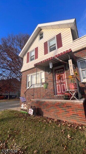 1927 Vauxhall Rd in Union, NJ - Building Photo