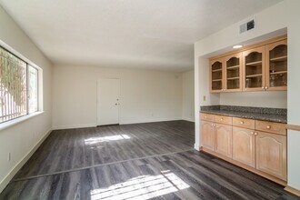 1108 S Corning St in Los Angeles, CA - Building Photo - Building Photo