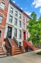 811A Willoughby Ave, Unit 3rd Floor in Brooklyn, NY - Building Photo