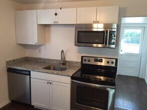 211 E Cluster Ave in Tampa, FL - Building Photo - Building Photo
