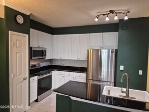 8539 Gate Pkwy W in Jacksonville, FL - Building Photo - Building Photo