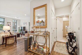 1045 W Cornelia Ave in Chicago, IL - Building Photo - Building Photo